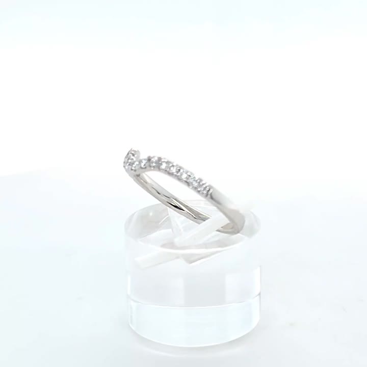 Finished ring made for an Oscar & Olivia customer, video 08