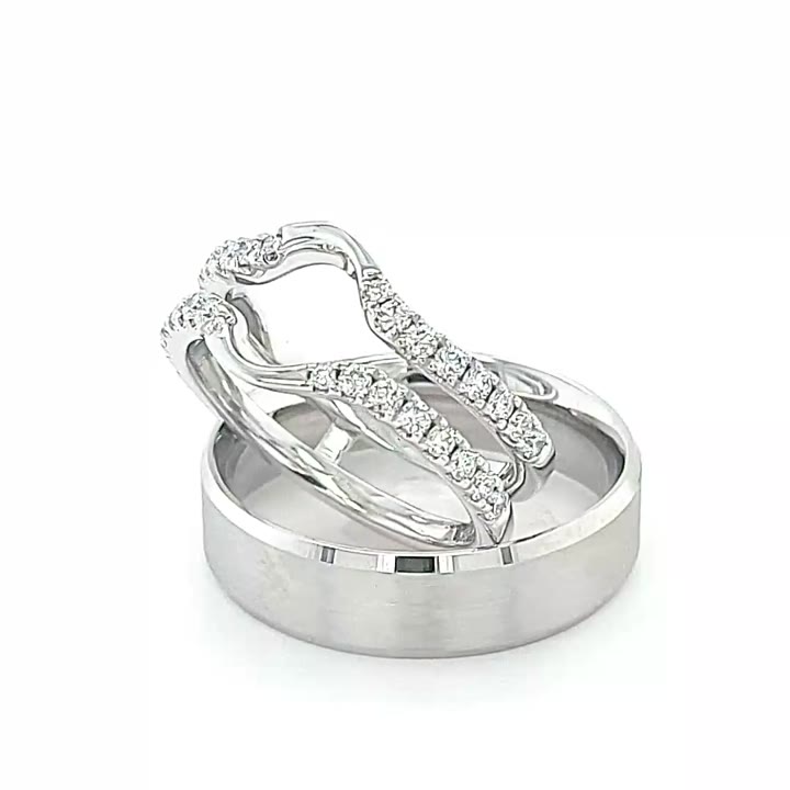 Finished ring made for an Oscar & Olivia customer, video 12