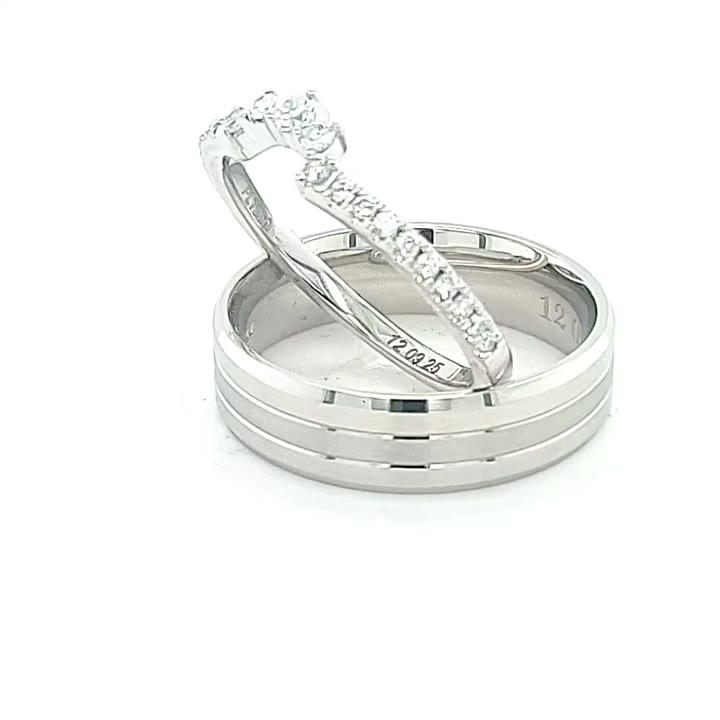 Finished ring made for an Oscar & Olivia customer, video 13