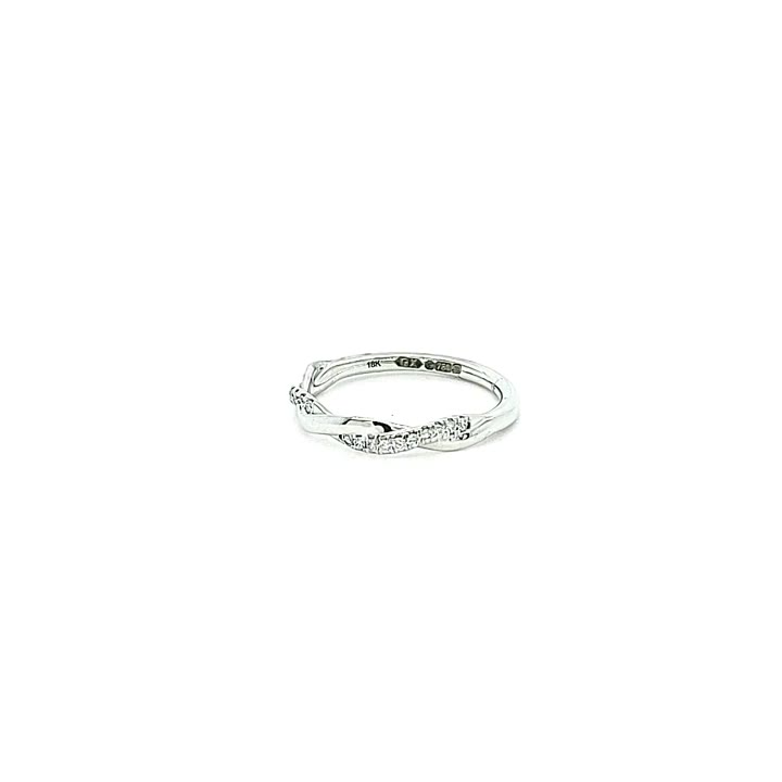 Finished ring made for an Oscar & Olivia customer, video 17